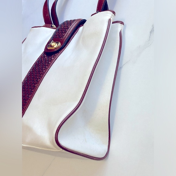 Vintage Cream Leather Brown Weave Strap Detail Gold Accent Closure Purse! - Picture 5 of 9